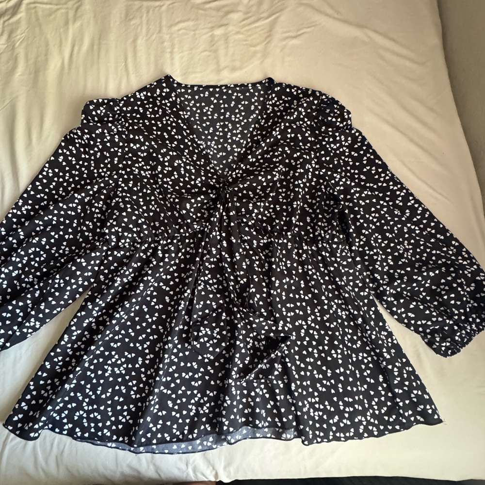 SHEIN Curve heart top